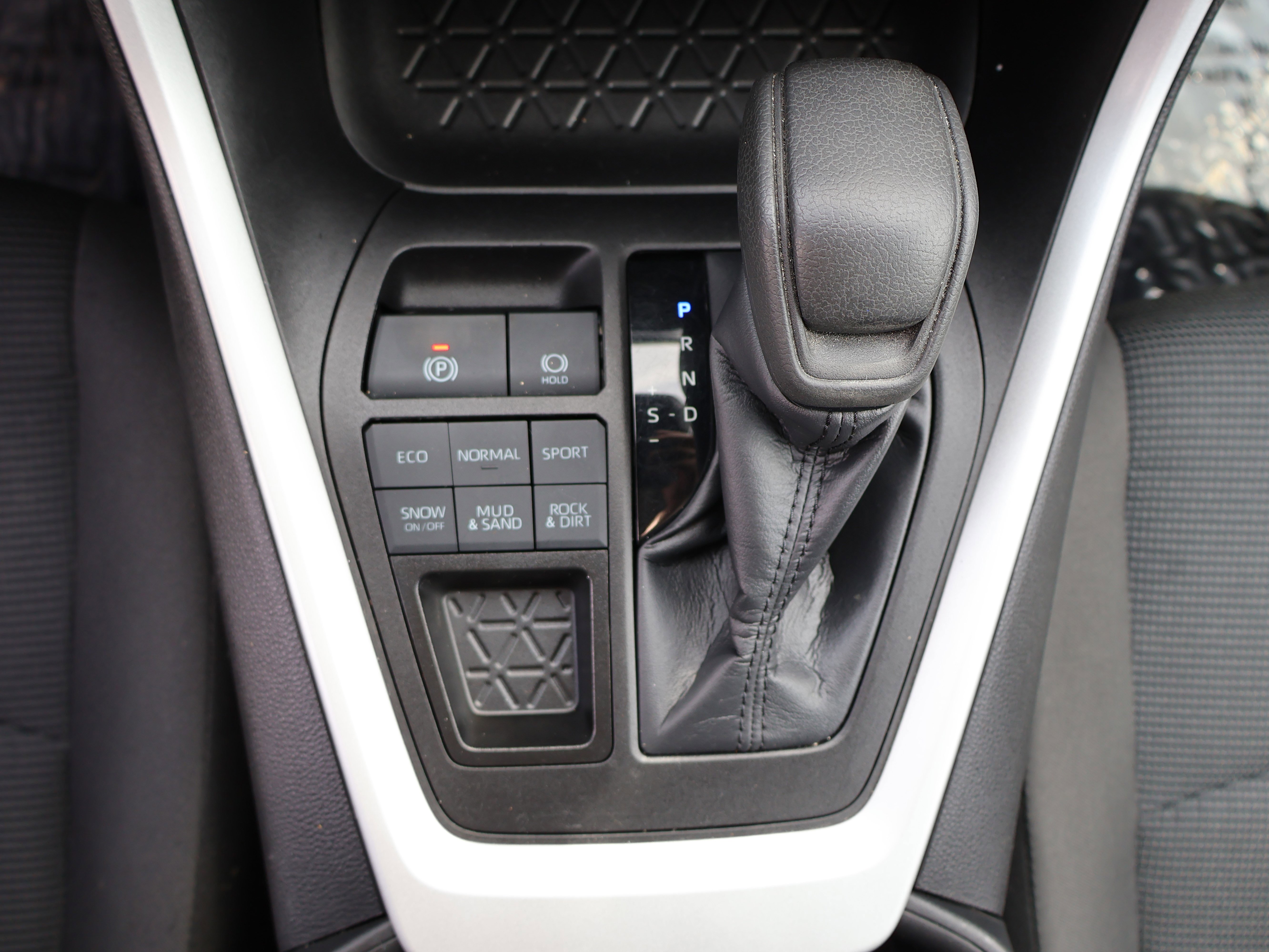 Used 2022 Toyota RAV4 LE w/ Carpet Mat Package (TMS) AWD/4WD image 22