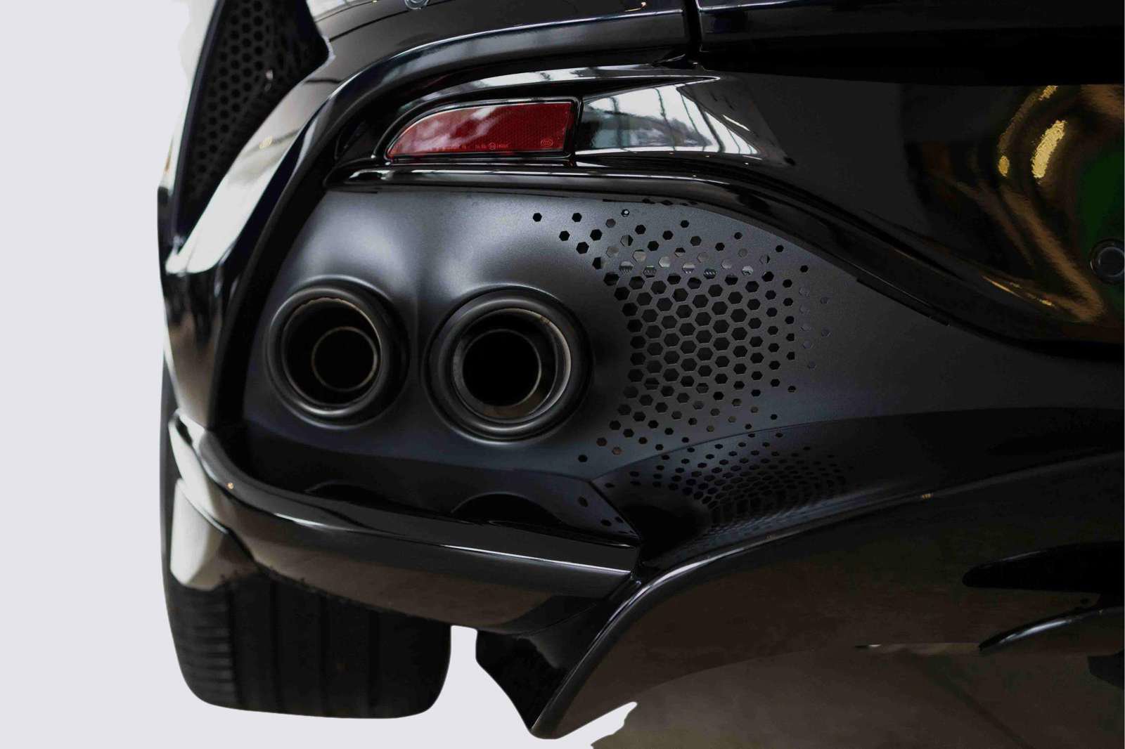 New 2025 Aston Martin DBX 707 image 25