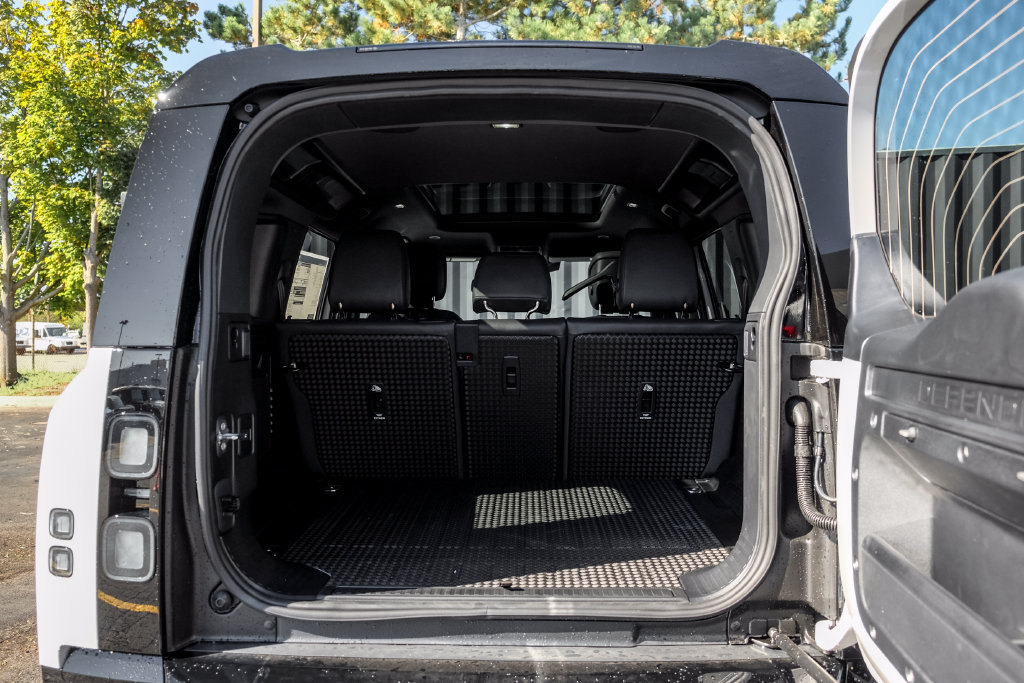 New 2026 Land Rover Defender 110 X-Dynamic SE AWD/4WD image 9