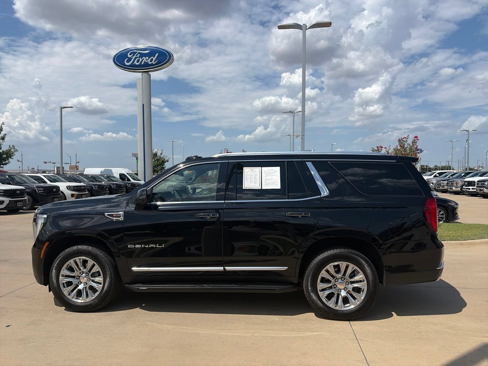 Used 2025 GMC Yukon Denali AWD/4WD image 4