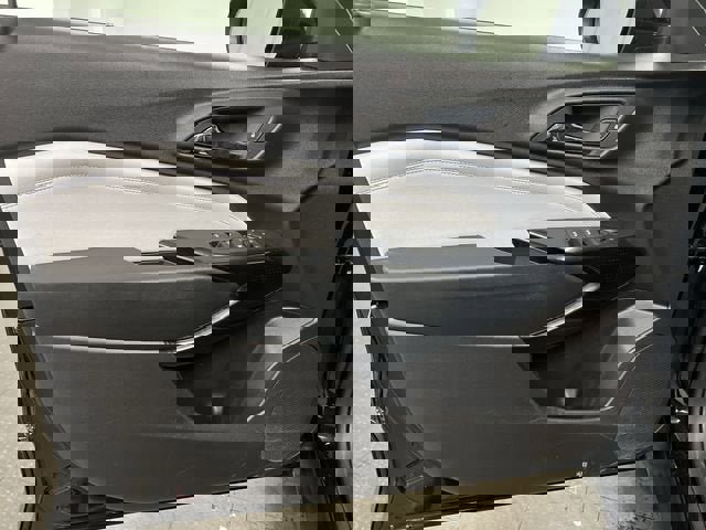 Certified 2025 Chevrolet Trax LT w/ LT Convenience Package image 21