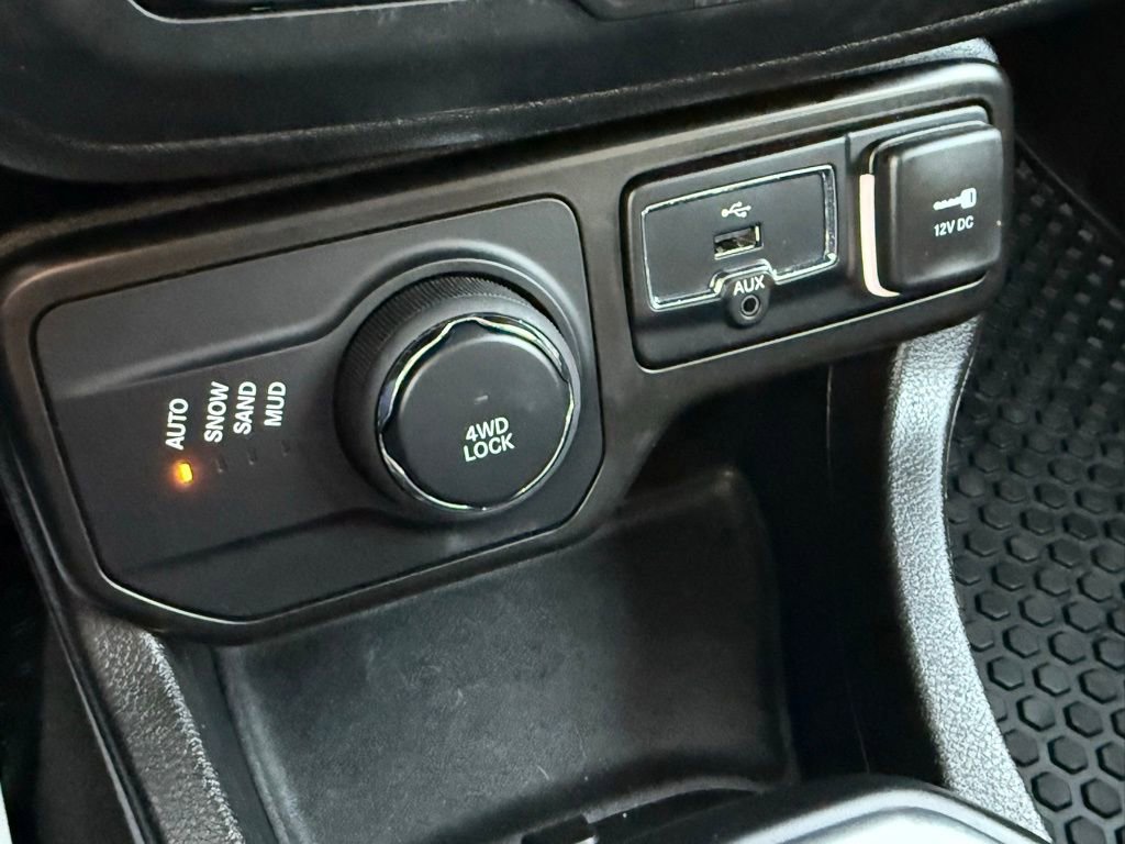 Used 2023 Jeep Renegade Altitude image 4