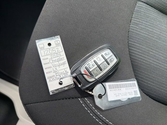 Used 2024 Chrysler Voyager LX image 34