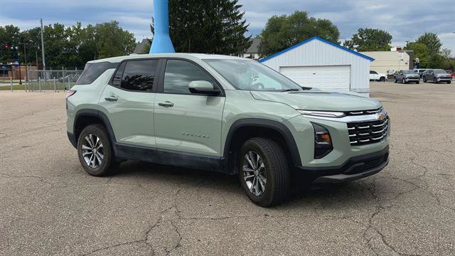 Used 2025 Chevrolet Equinox LT AWD/4WD image 2