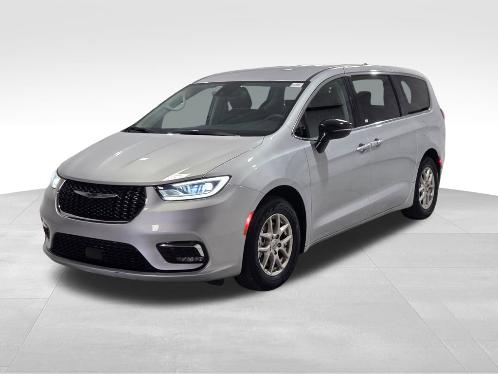 Certified 2024 Chrysler Pacifica Touring-L image 15