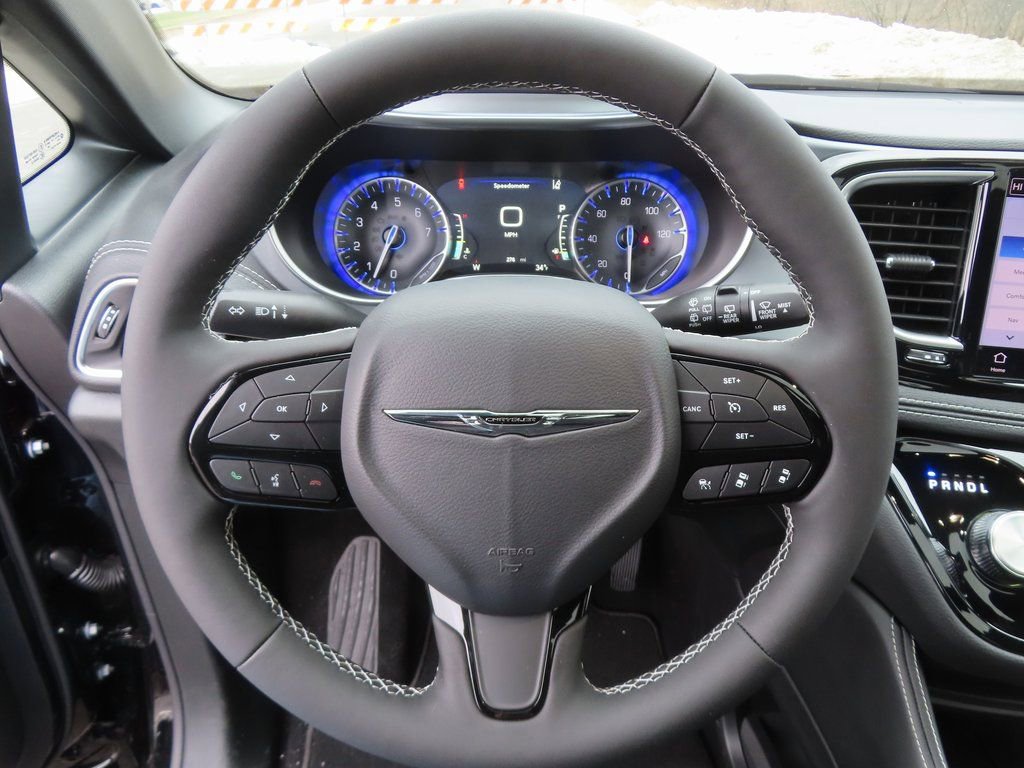 New 2026 Chrysler Pacifica Limited w/ S Appearance Package image 4