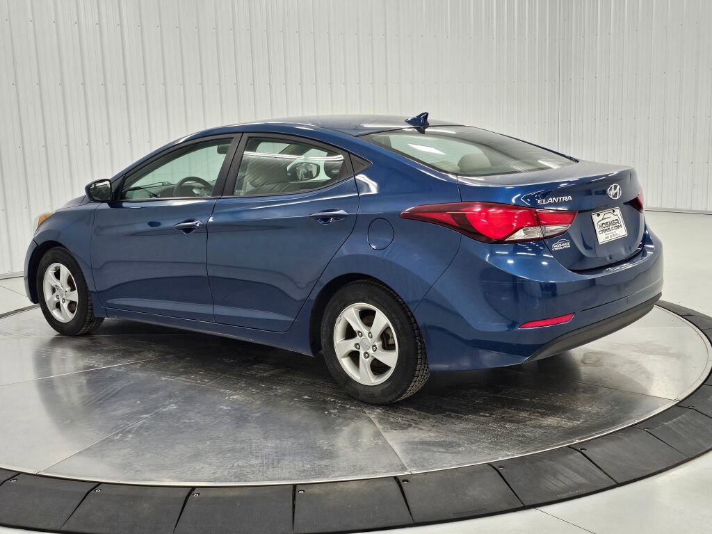 Used 2015 Hyundai Elantra SE FWD image 3