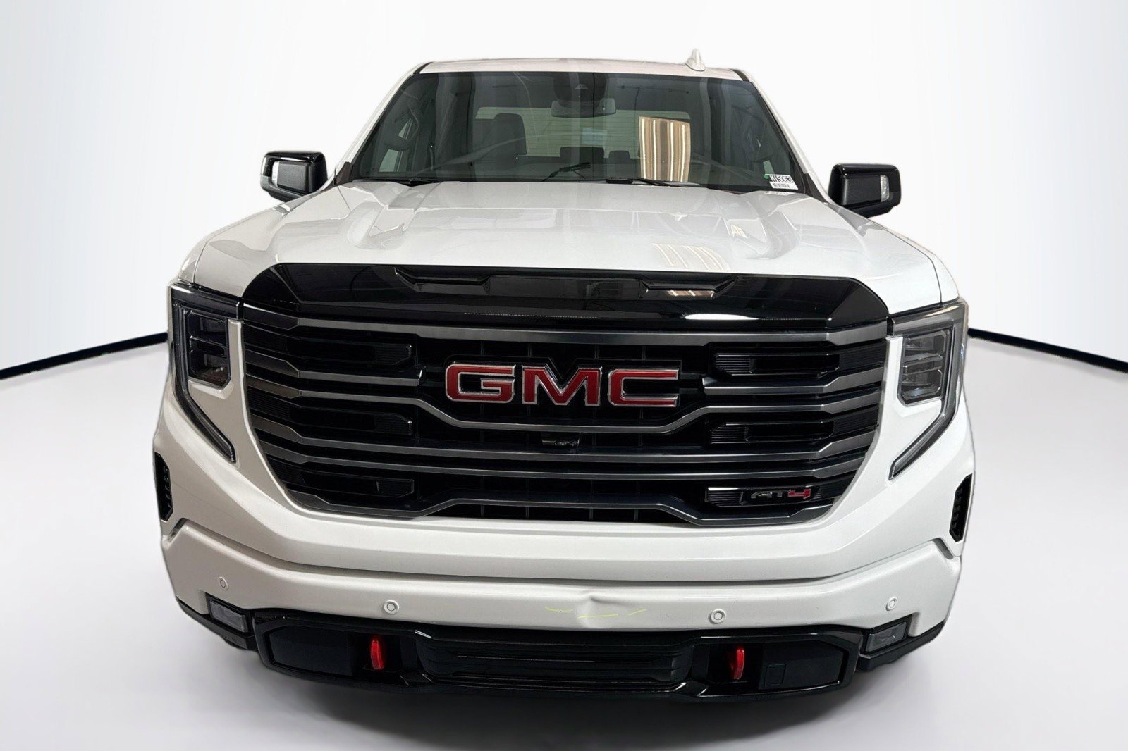 Used 2025 GMC Sierra 1500 AT4 image 2