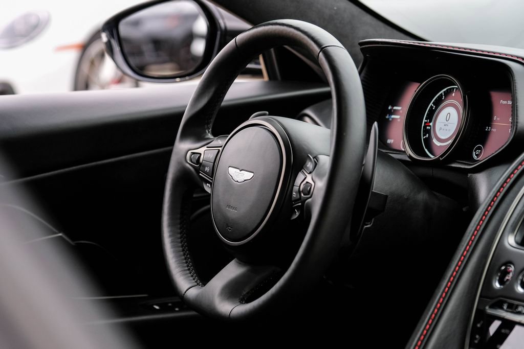 Used 2020 Aston Martin DB11 Coupe RWD image 12