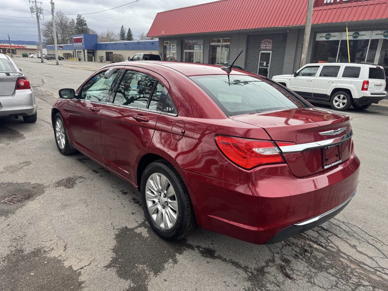 Used 2013 Chrysler 200 LX image 4
