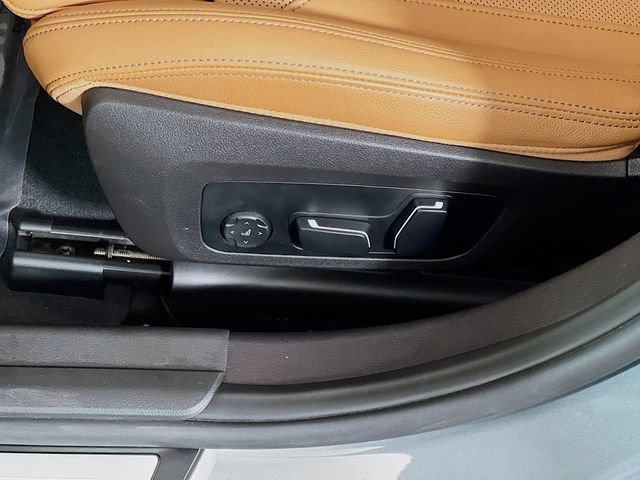 Used 2024 BMW 330i xDrive Sedan w/ Premium Package image 12