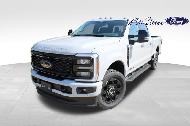 New 2026 Ford F250 Lariat w/ Black Appearance Package
