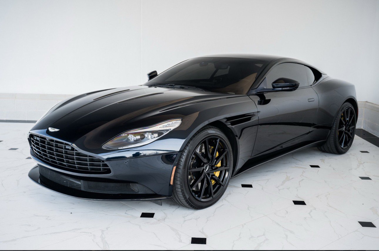Used 2018 Aston Martin DB11 V12 image 3