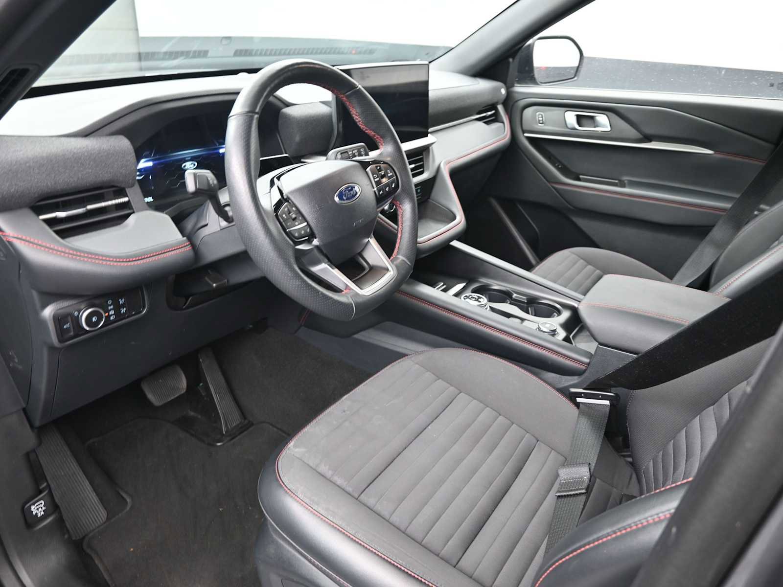 Used 2025 Ford Explorer ST-Line w/ ST-Line Street Pack image 11