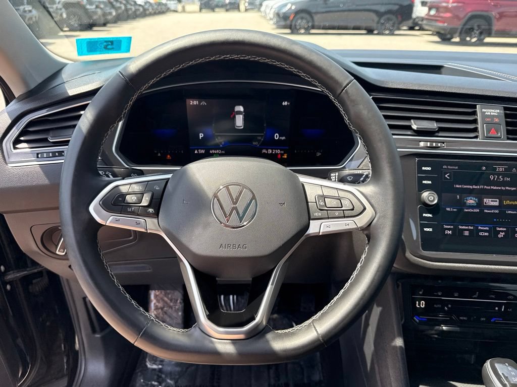 Used 2022 Volkswagen Tiguan SE w/ Panoramic Sunroof Package AWD/4WD image 10