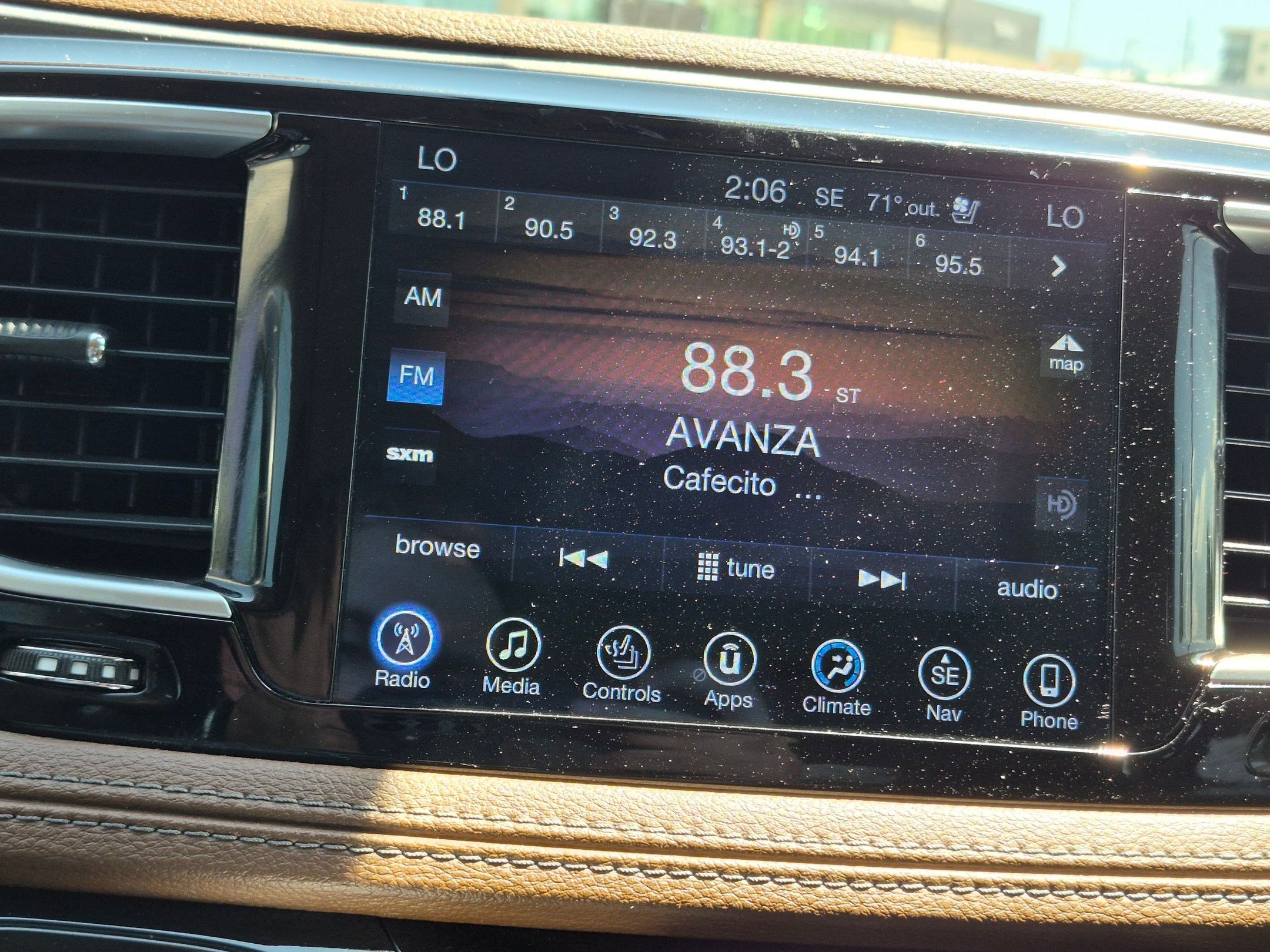 Used 2017 Chrysler Pacifica Limited w/ UConnect Theater Package FWD image 23