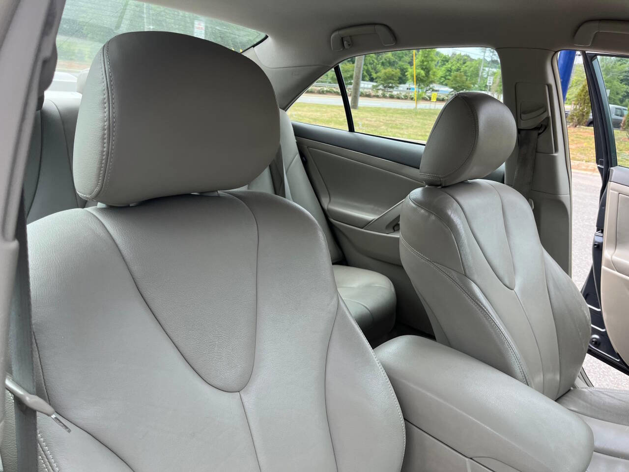 Used 2009 Toyota Camry LE FWD image 14