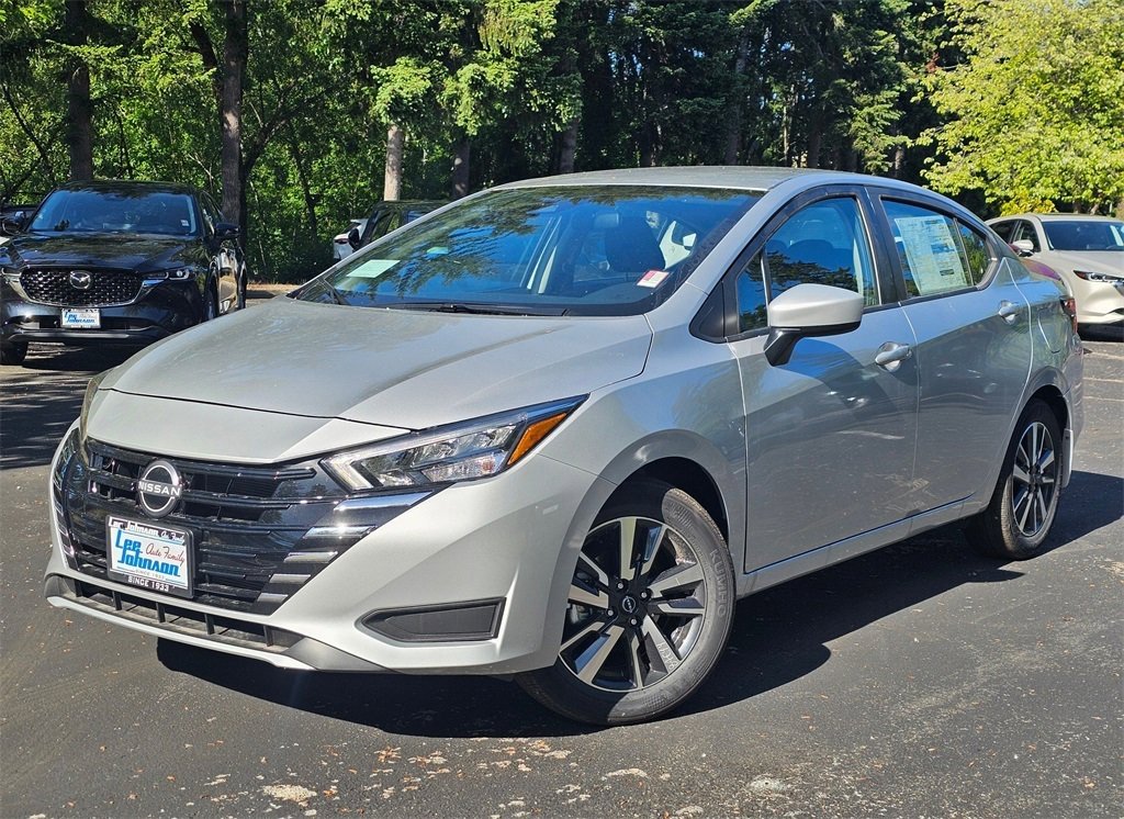 New 2025 Nissan Versa SV w/ Trunk Package