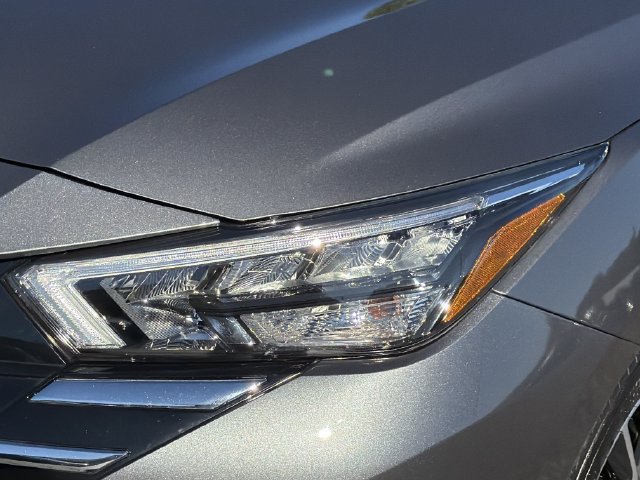 Certified 2025 Nissan Versa SV w/ Trunk Package FWD image 8