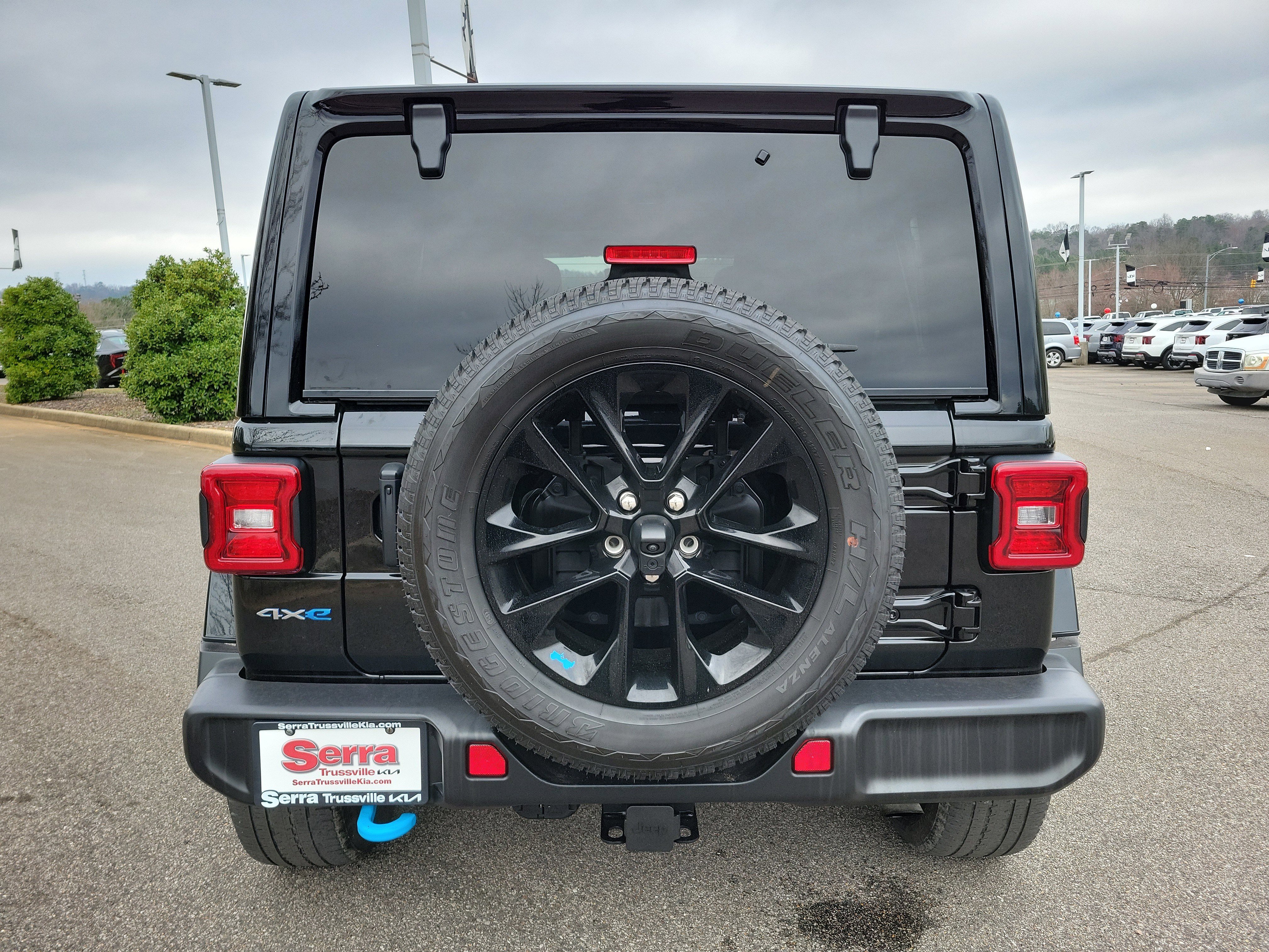 Used 2022 Jeep Wrangler Unlimited Sahara w/ Cold Weather Group image 28