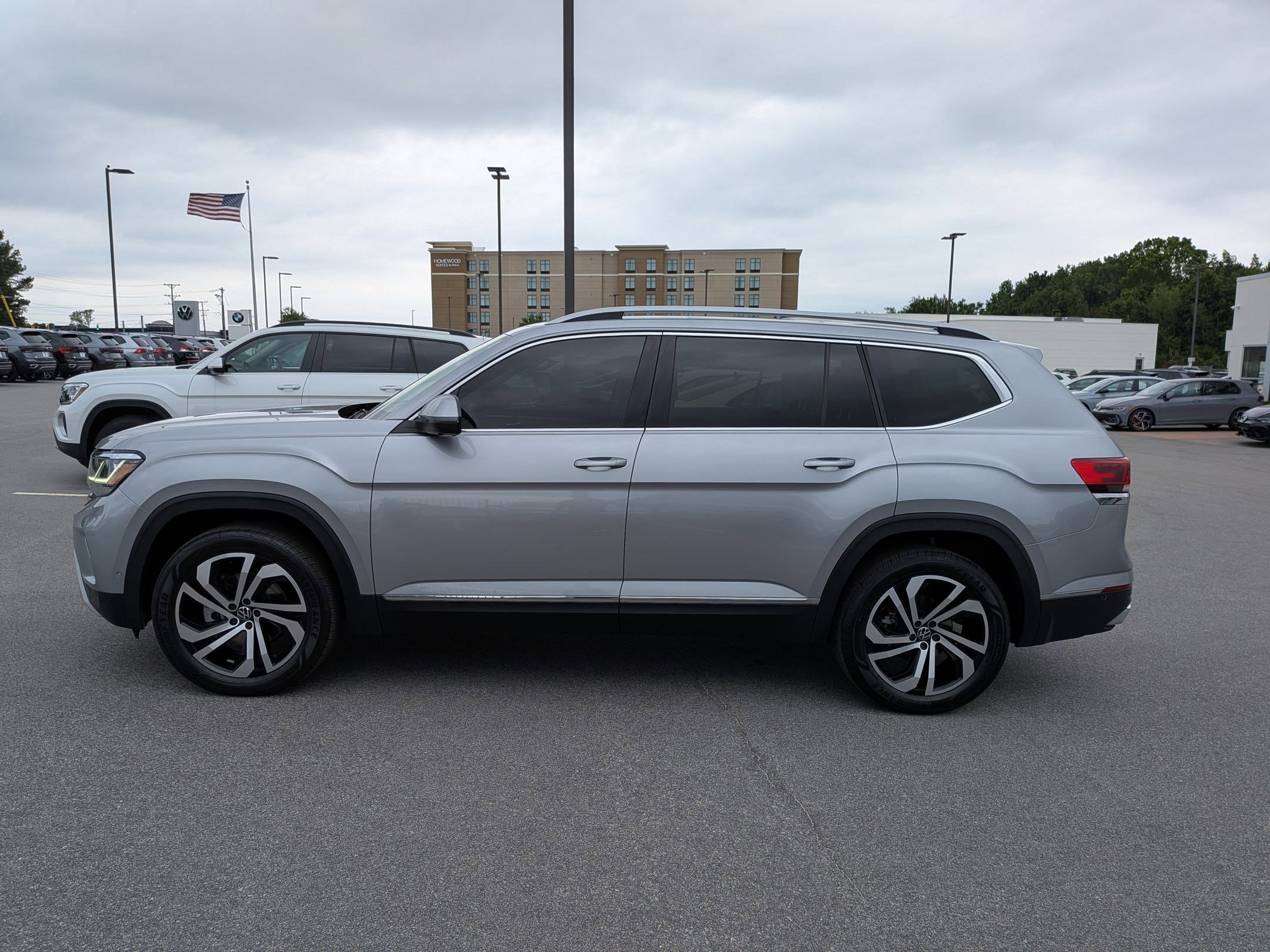 Used 2021 Volkswagen Atlas SEL Premium AWD/4WD image 6