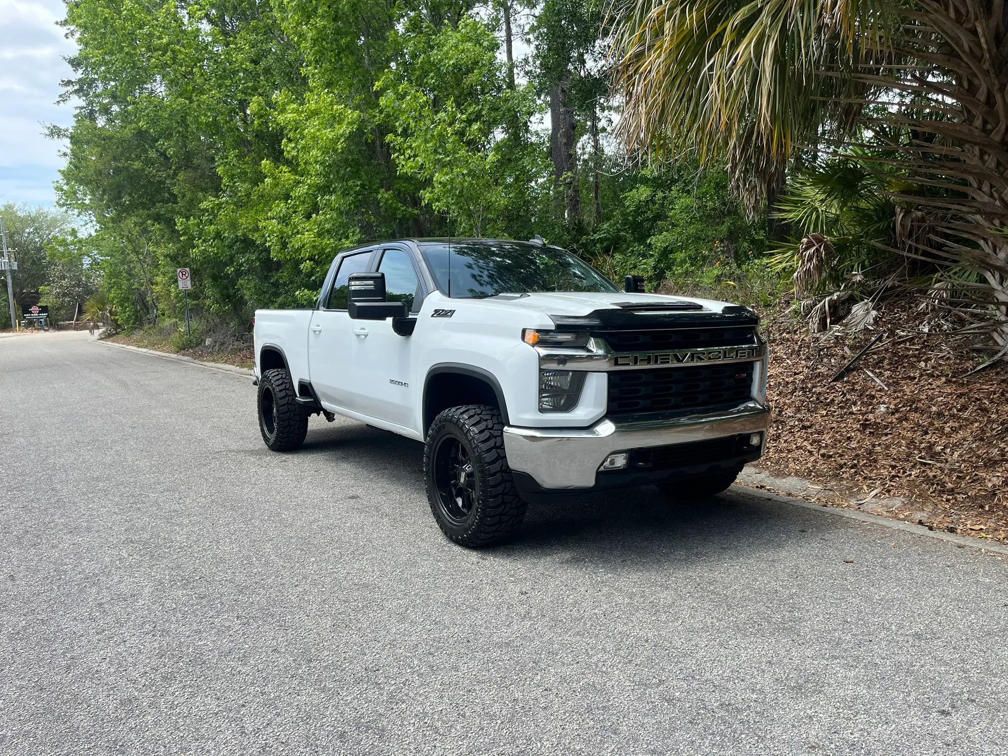 Used 2023 Chevrolet Silverado 2500 LT w/ Convenience Package image 3