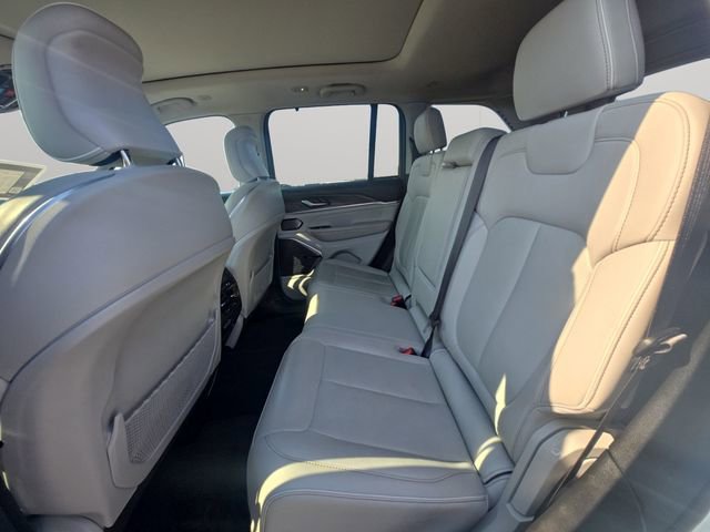 Used 2022 Jeep Grand Cherokee Overland w/ Luxury Tech Group IV image 12