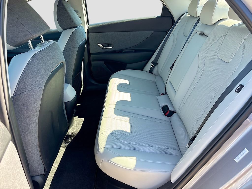 Used 2025 Hyundai Elantra Limited image 26