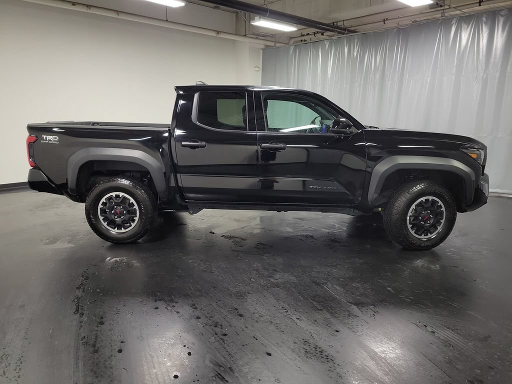 Used 2025 Toyota Tacoma TRD Off-Road AWD/4WD image 9
