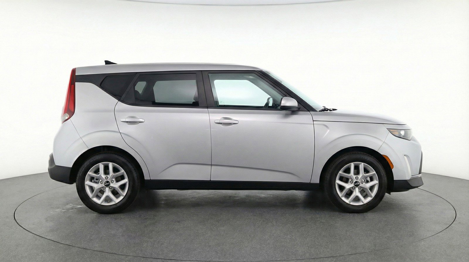Used 2025 Kia Soul LX w/ LX Technology Package FWD image 11