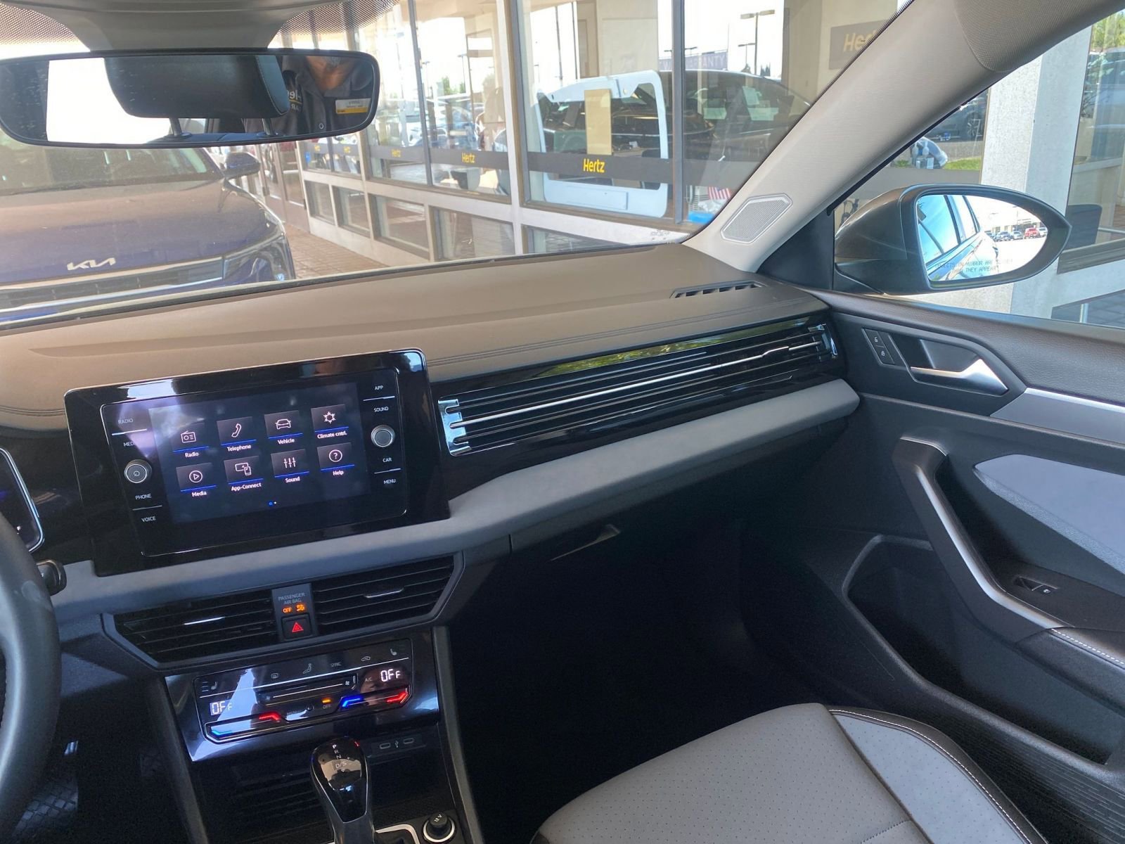 Used 2025 Volkswagen Jetta SE image 37