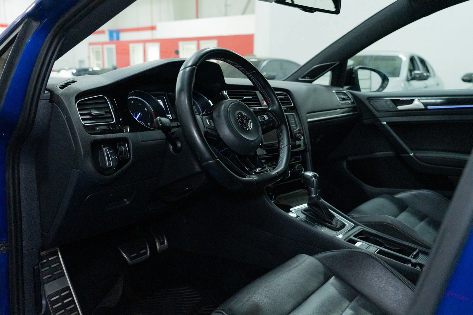 Used 2015 Volkswagen Golf R 4-Door AWD/4WD image 18