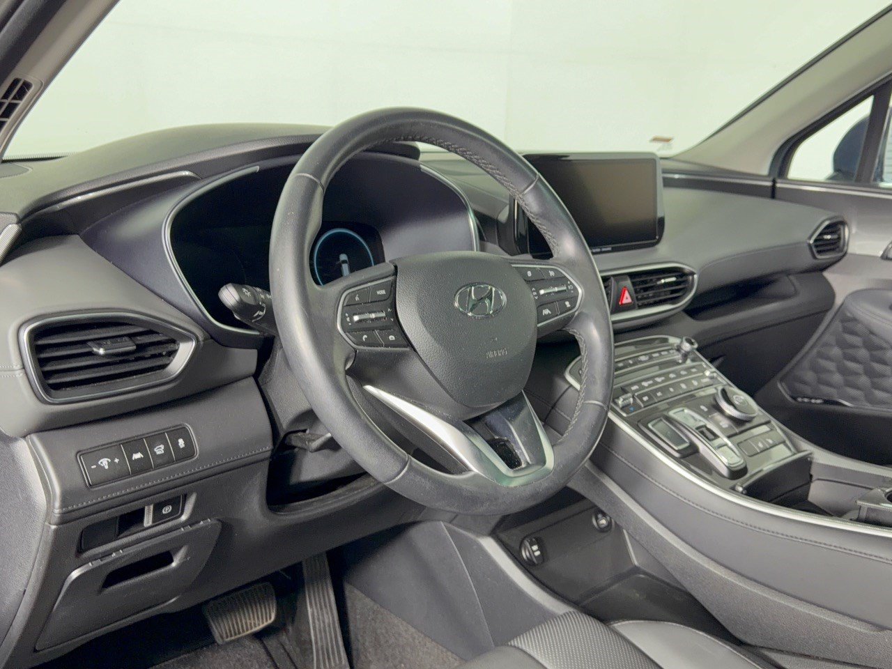 Used 2023 Hyundai Santa Fe SEL w/ Premium Package FWD image 4