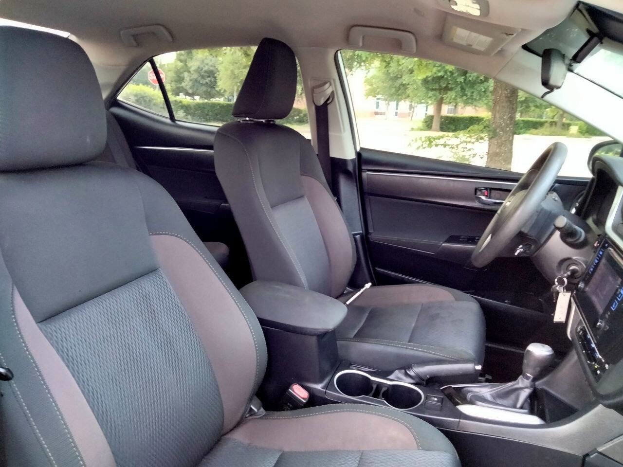 Used 2019 Toyota Corolla LE FWD image 19
