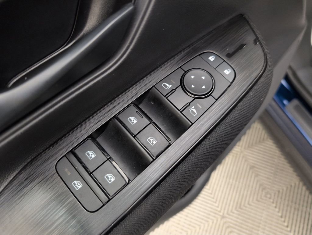 Used 2025 Nissan Kicks S image 39