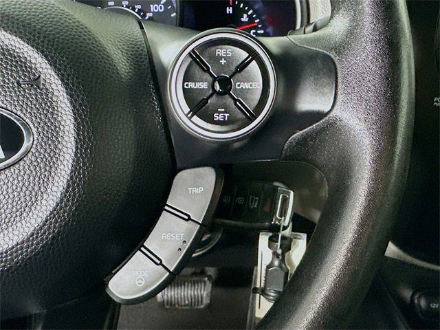 Used 2016 Kia Soul + image 10