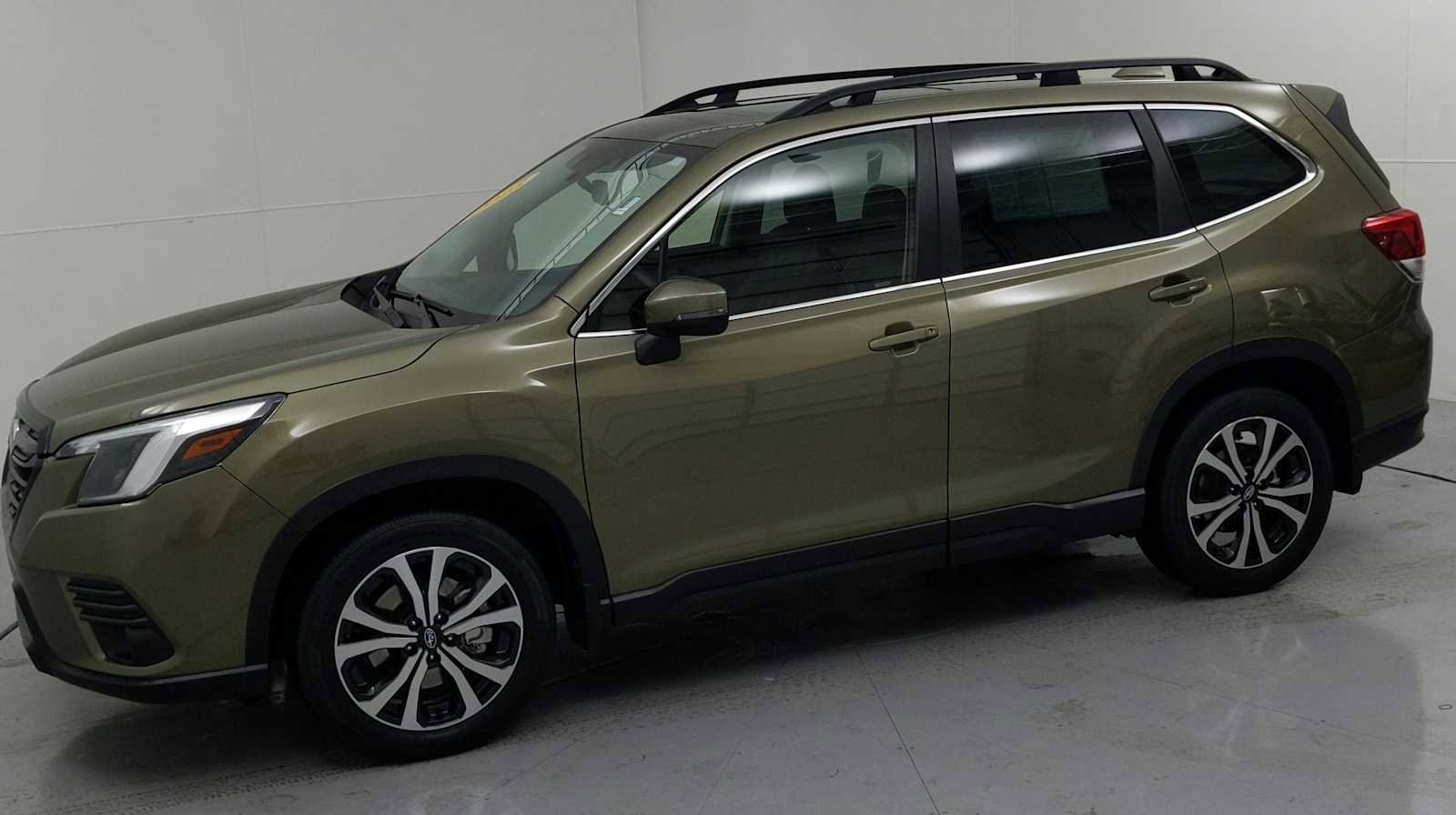 Certified 2023 Subaru Forester Limited AWD/4WD image 5