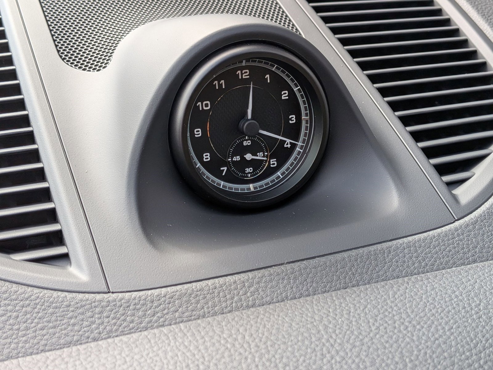 New 2026 Porsche Macan image 22