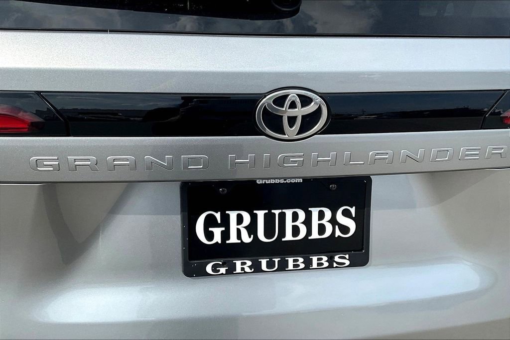 Used 2025 Toyota Grand Highlander FWD image 41