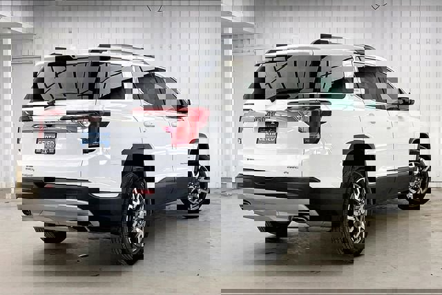 Used 2023 GMC Acadia SLE w/ Driver Convenience Package image 12