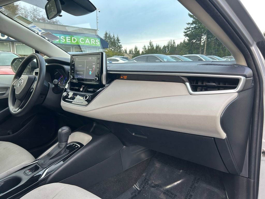 Used 2021 Toyota Corolla LE image 25
