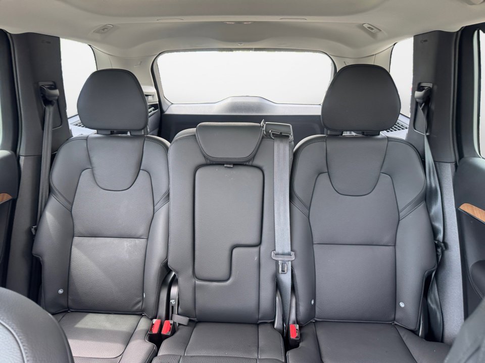 New 2025 Volvo XC90 T8 Plus w/ Protection Package Premier image 12