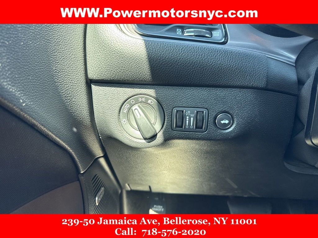 Used 2023 Dodge Challenger SXT image 24