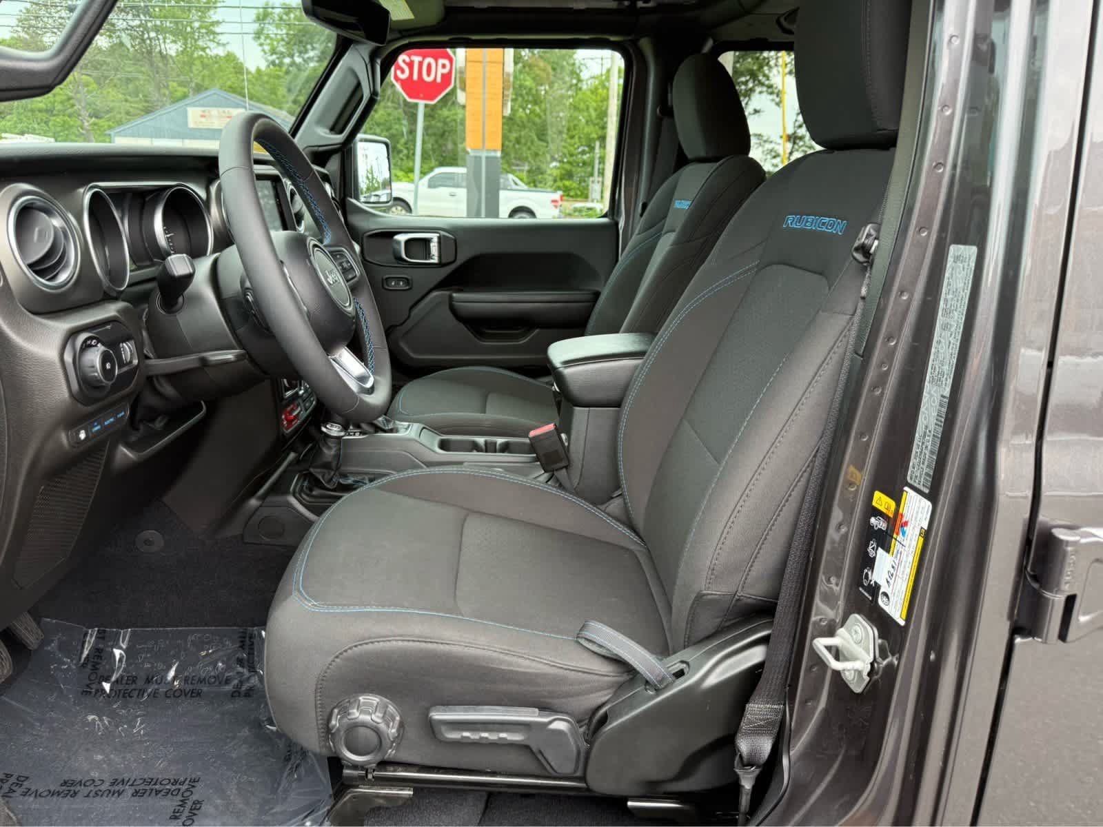 Used 2023 Jeep Wrangler Unlimited Rubicon 4xe w/ Cold Weather Group AWD/4WD image 12
