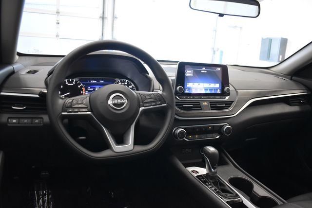 Used 2025 Nissan Altima 2.5 SV image 23