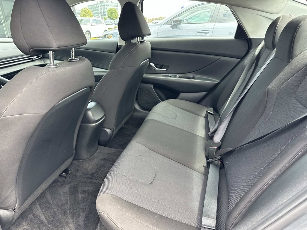 Used 2023 Hyundai Elantra SE FWD image 28