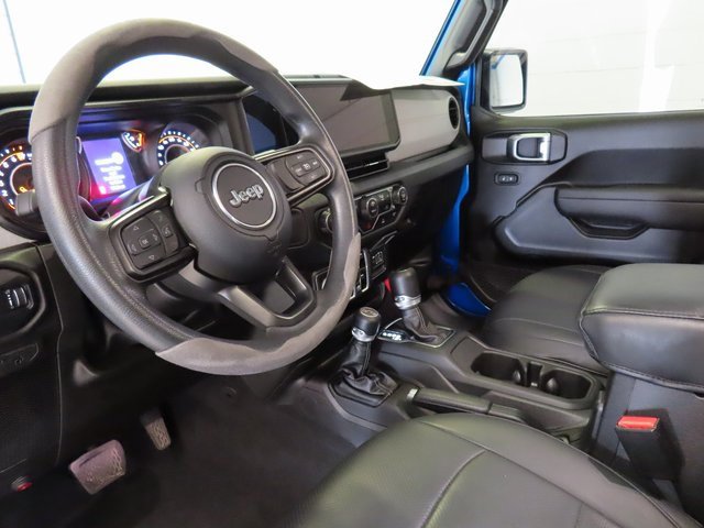 Used 2025 Jeep Gladiator Sport image 4