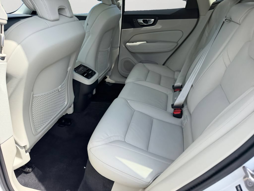 Certified 2025 Volvo XC60 B5 Ultra w/ Climate Package AWD/4WD image 12