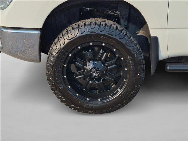 Used 2017 Nissan Titan SV AWD/4WD image 9