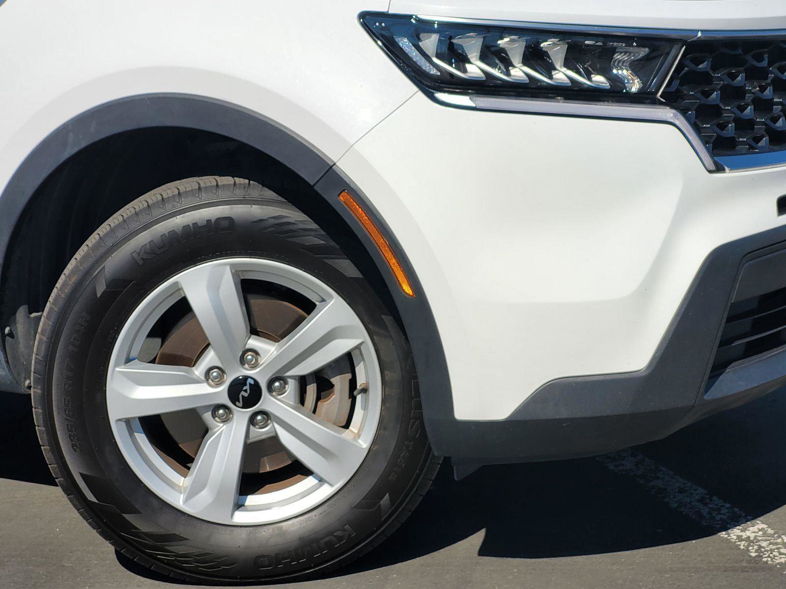 Used 2022 Kia Sorento LX image 10